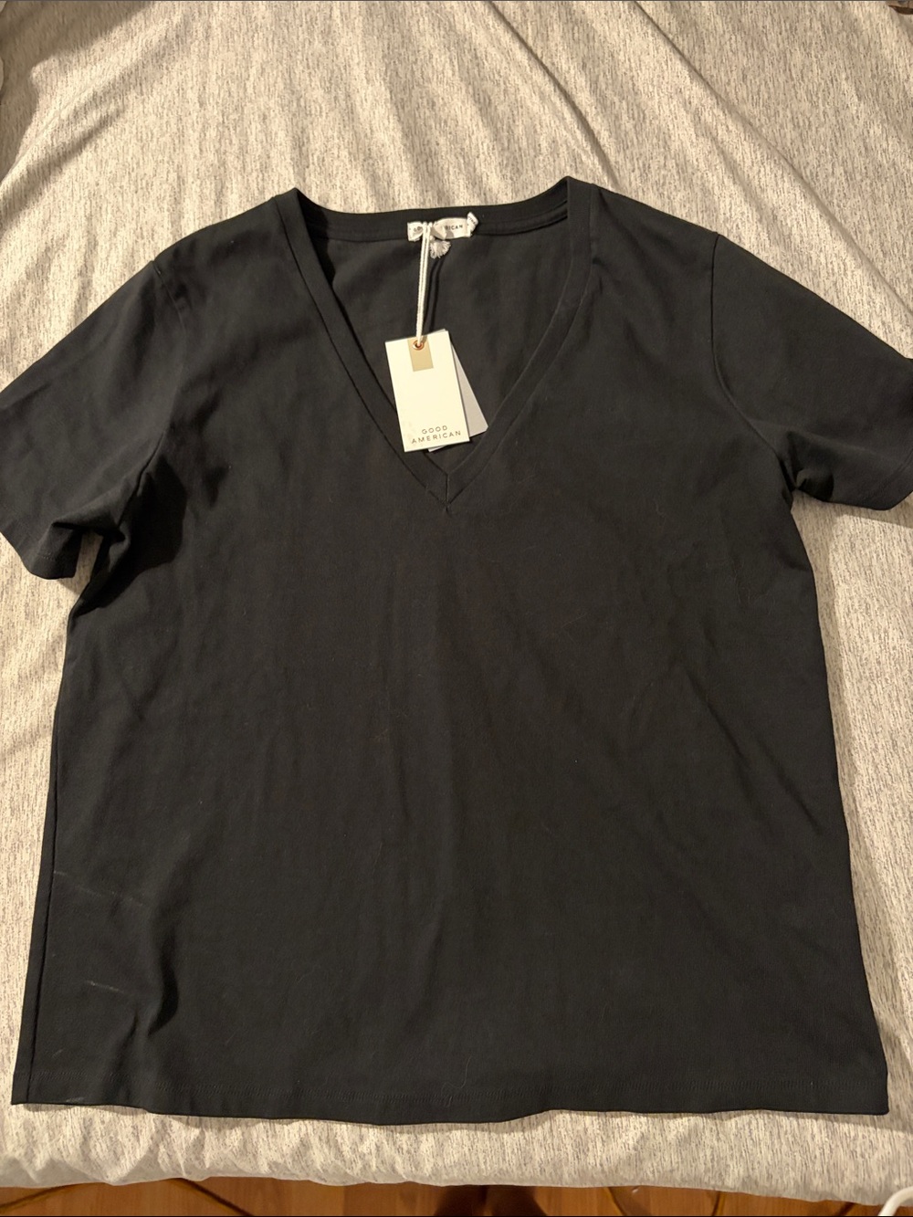 Good American v neck t-shirt